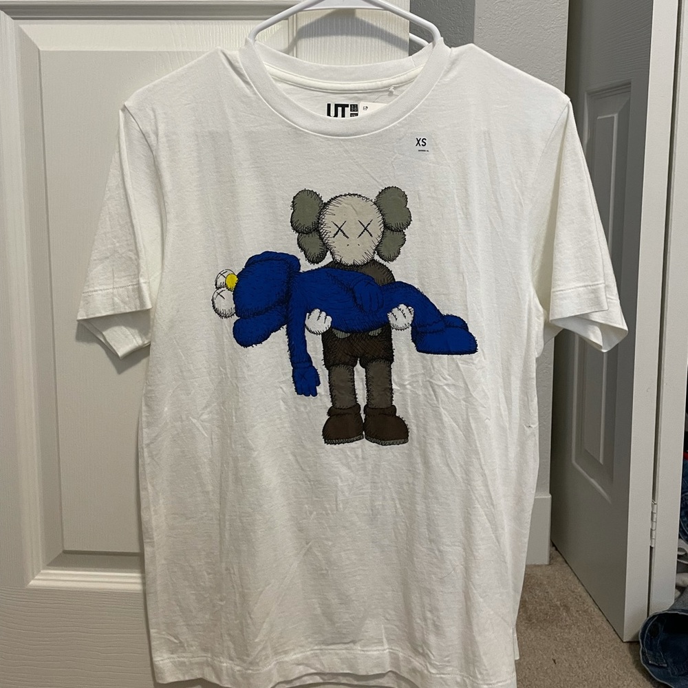 KAWS X Uniqlo XS